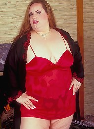 Sexy redhead taking off her clothes to show off her full bbw figure and wet snatch live